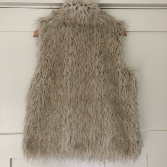 BB Dakota Faux Fur Vest - Picture 5 of 10